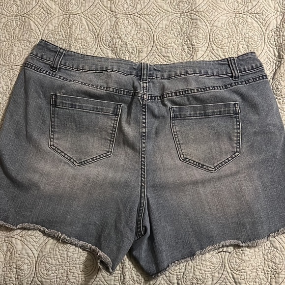 LB Weekend denim short - Picture 4 of 7